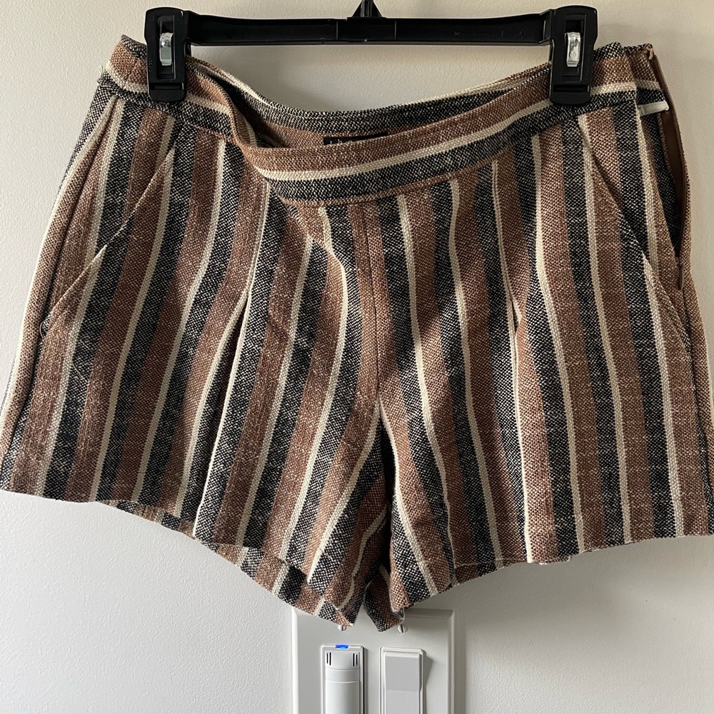 Theory shorts size 6